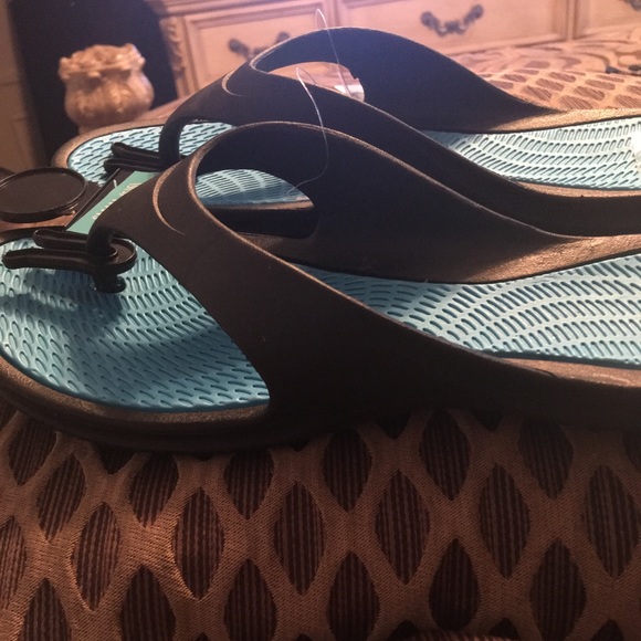Black sandal... turquoise sole - Picture 2 of 2